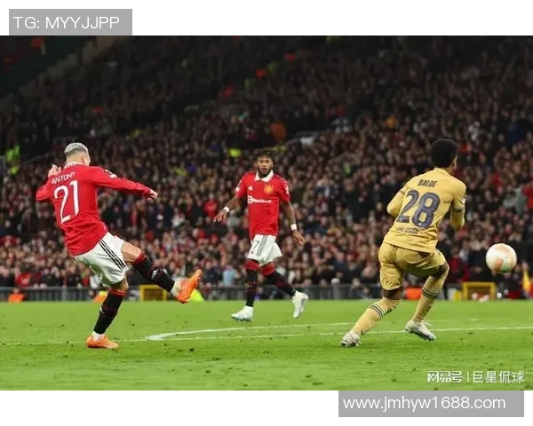 足球巨星机场抵达引发粉丝疯狂追逐瞬间回顾